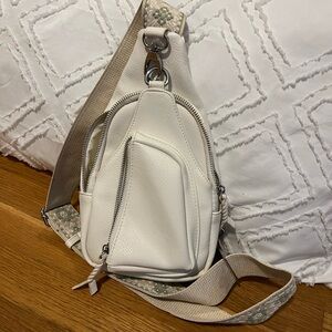 Antik Kraft White Sling Satchel